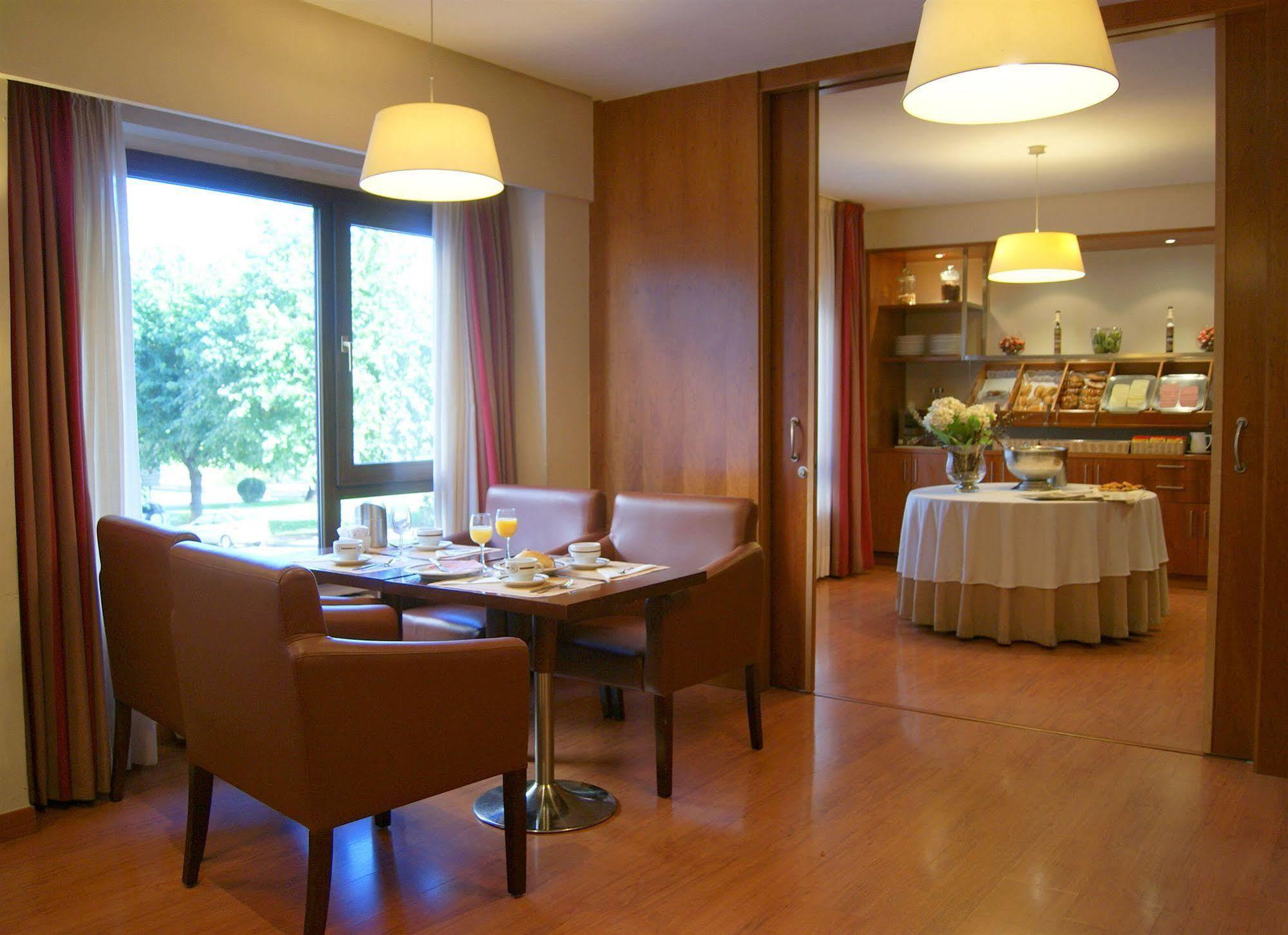 Crisol Riosol Hotel Leon Restaurant photo
